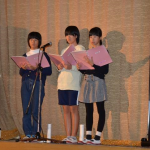 興居島小学校児童による発表の様子